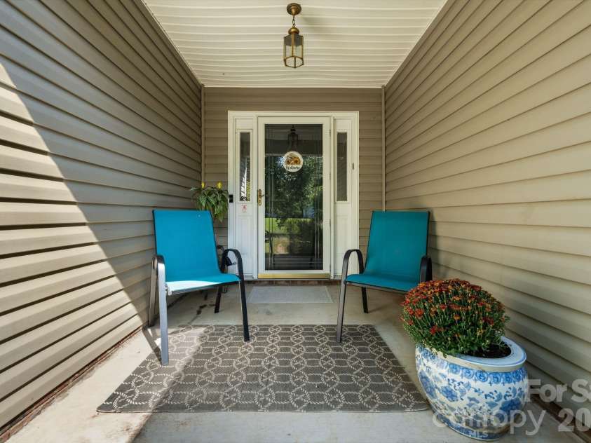 5204 Ashie Avenue, Matthews, NC 28104.  MLS# CAR4424402, YatesRealty ID 51957. 