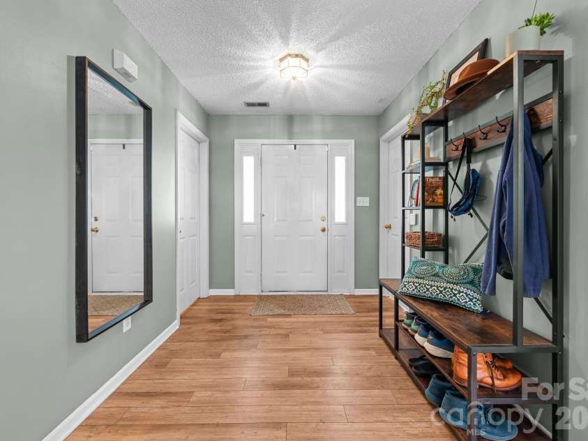 5204 Ashie Avenue, Matthews, NC 28104.  MLS# CAR4424402, YatesRealty ID 51957. 