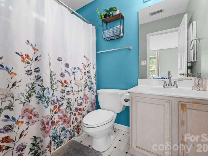 5204 Ashie Avenue, Matthews, NC 28104.  MLS# CAR4424402, YatesRealty ID 51957. 