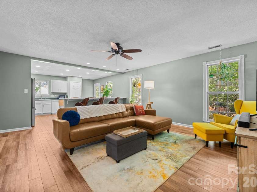 5204 Ashie Avenue, Matthews, NC 28104.  MLS# CAR4424402, YatesRealty ID 51957. 
