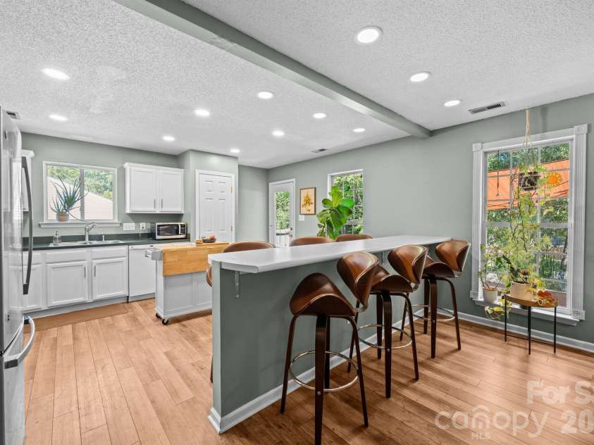 5204 Ashie Avenue, Matthews, NC 28104.  MLS# CAR4424402, YatesRealty ID 51957. 