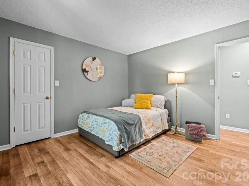 5204 Ashie Avenue, Matthews, NC 28104.  MLS# CAR4424402, YatesRealty ID 51957. 