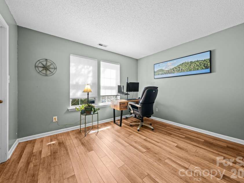 5204 Ashie Avenue, Matthews, NC 28104.  MLS# CAR4424402, YatesRealty ID 51957. 