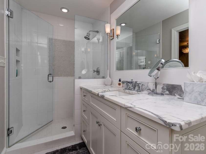 5307 Mirabell Road, Charlotte, NC 28226.  MLS# CAR4424407, YatesRealty ID 51958. Ensuite Bath
