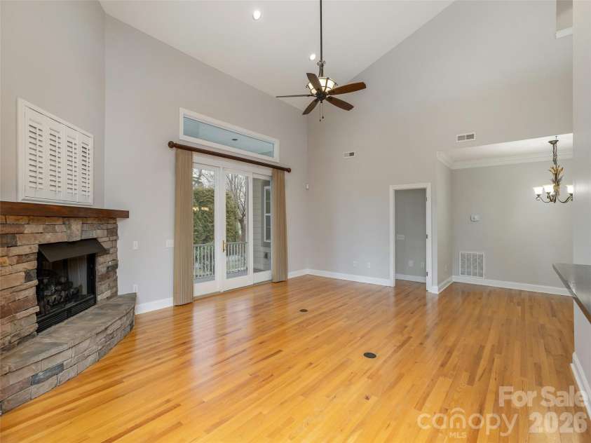 132 Towne Place Drive, Hendersonville, NC 28792.  MLS# CAR4347490, YatesRealty ID 5196. 