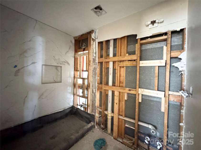 1600 Julia Maulden Place, Charlotte, NC 28206.  MLS# CAR4232783, YatesRealty ID 5196. 