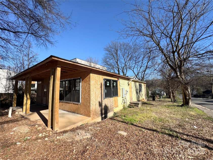 1600 Julia Maulden Place, Charlotte, NC 28206.  MLS# CAR4232783, YatesRealty ID 5196. 