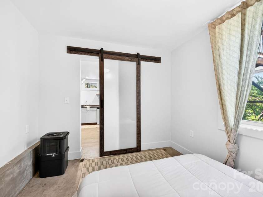 16 West Street, Asheville, NC 28801.  MLS# CAR4423666, YatesRealty ID 51960. 