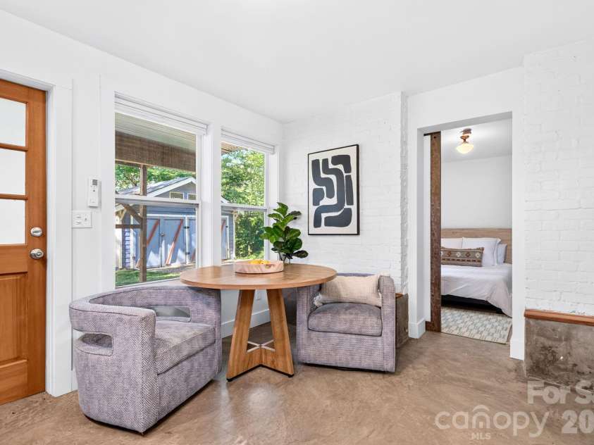 16 West Street, Asheville, NC 28801.  MLS# CAR4423666, YatesRealty ID 51960. Dining Area