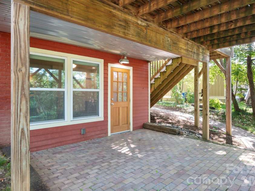 16 West Street, Asheville, NC 28801.  MLS# CAR4423666, YatesRealty ID 51960. Lower Level Apartment