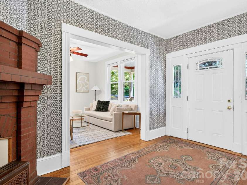 16 West Street, Asheville, NC 28801.  MLS# CAR4423666, YatesRealty ID 51960. Spacious Entryway