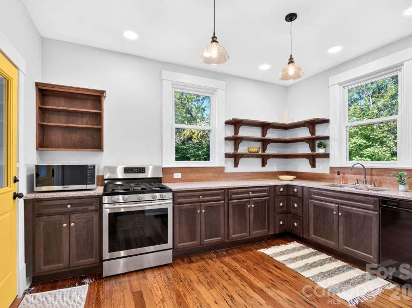 16 West Street, Asheville, NC 28801.  MLS# CAR4423666, YatesRealty ID 51960. Spacious Kitchen