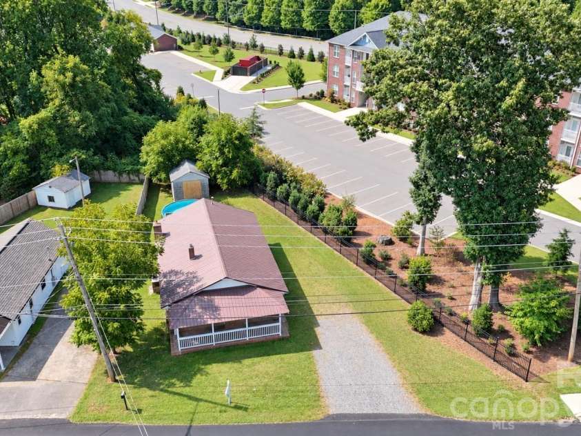 1231 Bradford Heights Road, Gastonia, NC 28054.  MLS# CAR4423101, YatesRealty ID 51962. 