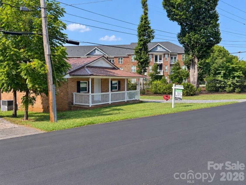 1231 Bradford Heights Road, Gastonia, NC 28054.  MLS# CAR4423101, YatesRealty ID 51962. 