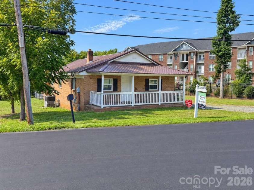 1231 Bradford Heights Road, Gastonia, NC 28054.  MLS# CAR4423101, YatesRealty ID 51962. 