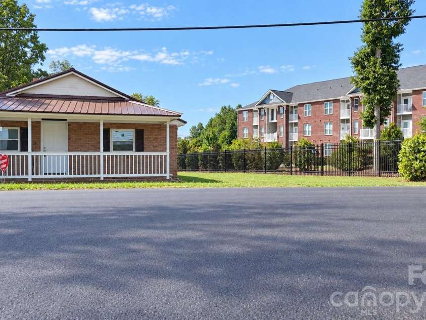 1231 Bradford Heights Road, Gastonia, NC 28054.  MLS# CAR4423101, YatesRealty ID 51962. 