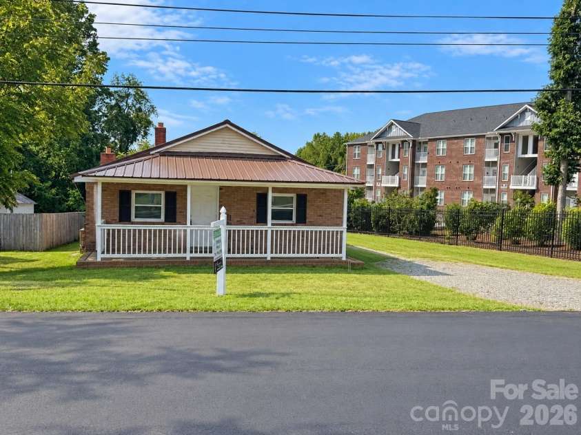 1231 Bradford Heights Road, Gastonia, NC 28054.  MLS# CAR4423101, YatesRealty ID 51962. 