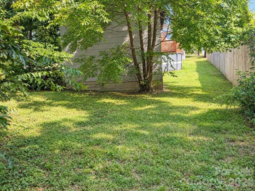 1231 Bradford Heights Road, Gastonia, NC 28054.  MLS# CAR4423101, YatesRealty ID 51962. 