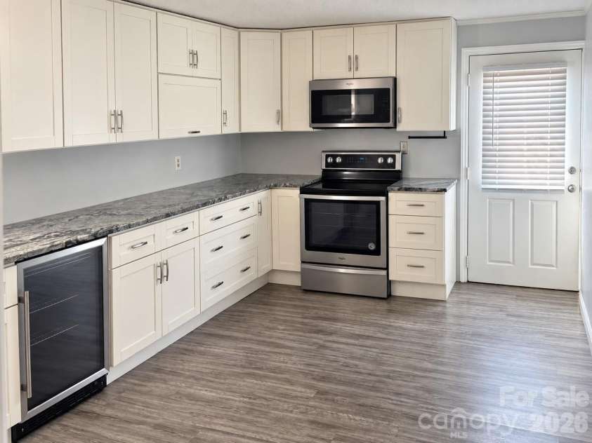 1231 Bradford Heights Road, Gastonia, NC 28054.  MLS# CAR4423101, YatesRealty ID 51962. 