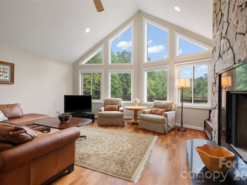 174 Marina Cove, Waynesville, NC 28785.  MLS# CAR4425258, YatesRealty ID 51963. Soaring vaulted ceiling and dramatic windows fill the great room with natural light.