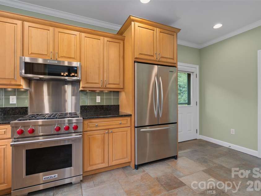 174 Marina Cove, Waynesville, NC 28785.  MLS# CAR4425258, YatesRealty ID 51963. Updated kitchen appliances complement the home's warm cabinetry and functional design.