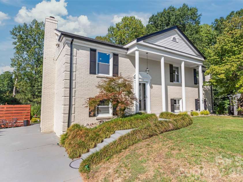 610 Ridgeway Drive, Belmont, NC 28012.  MLS# CAR4423628, YatesRealty ID 51964. 