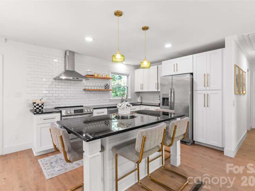 610 Ridgeway Drive, Belmont, NC 28012.  MLS# CAR4423628, YatesRealty ID 51964. 