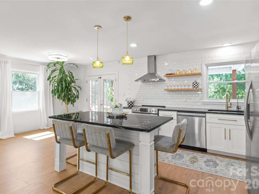 610 Ridgeway Drive, Belmont, NC 28012.  MLS# CAR4423628, YatesRealty ID 51964. 