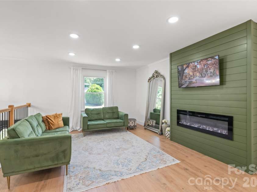 610 Ridgeway Drive, Belmont, NC 28012.  MLS# CAR4423628, YatesRealty ID 51964. 