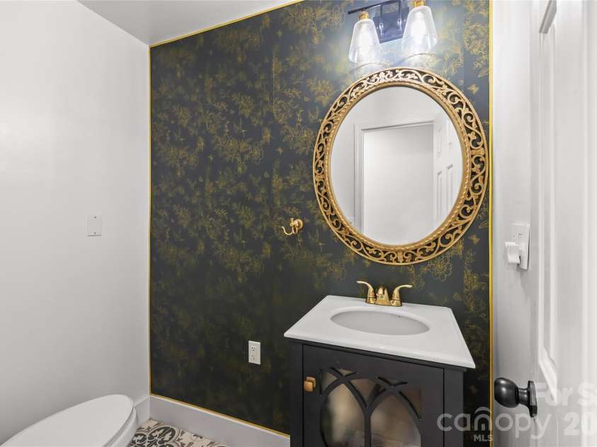 610 Ridgeway Drive, Belmont, NC 28012.  MLS# CAR4423628, YatesRealty ID 51964. 