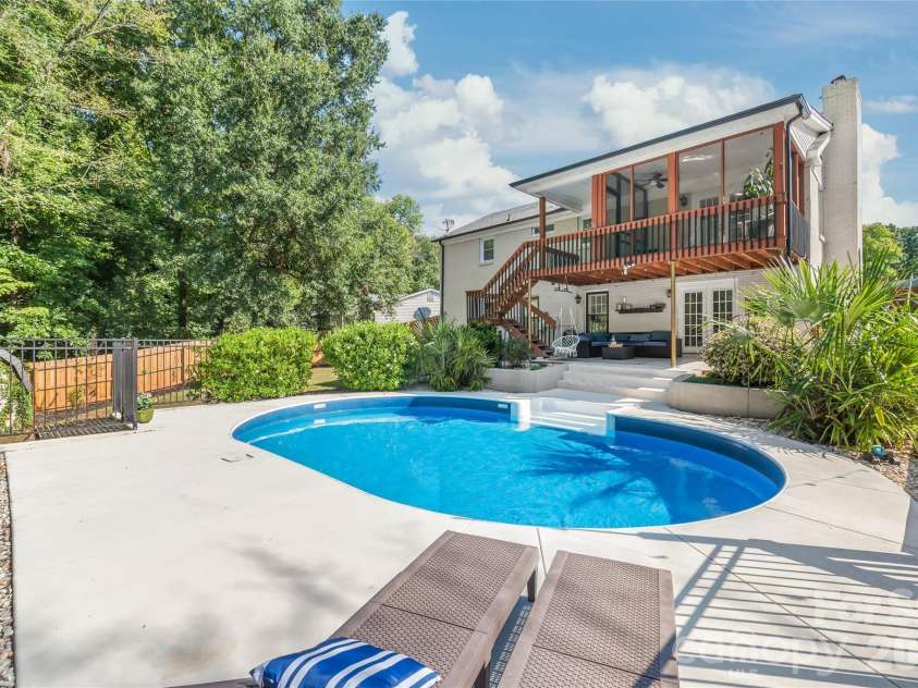610 Ridgeway Drive, Belmont, NC 28012.  MLS# CAR4423628, YatesRealty ID 51964. 