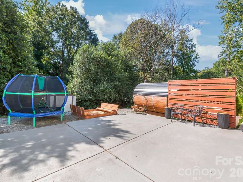 610 Ridgeway Drive, Belmont, NC 28012.  MLS# CAR4423628, YatesRealty ID 51964. 