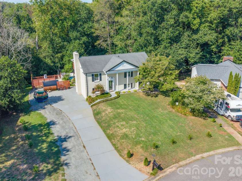 610 Ridgeway Drive, Belmont, NC 28012.  MLS# CAR4423628, YatesRealty ID 51964. 