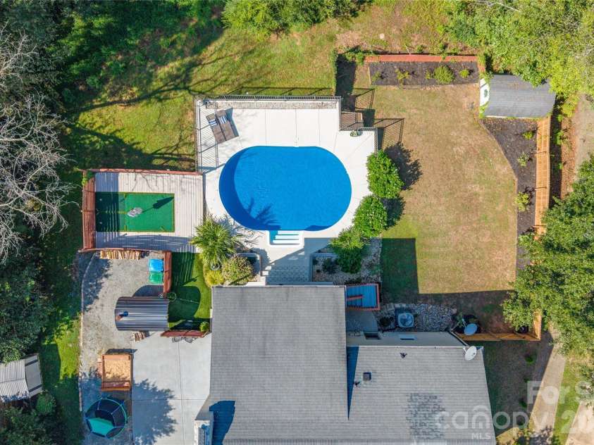 610 Ridgeway Drive, Belmont, NC 28012.  MLS# CAR4423628, YatesRealty ID 51964. 