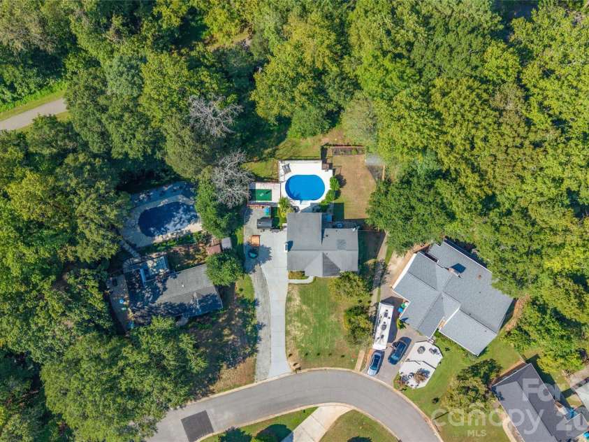 610 Ridgeway Drive, Belmont, NC 28012.  MLS# CAR4423628, YatesRealty ID 51964. 