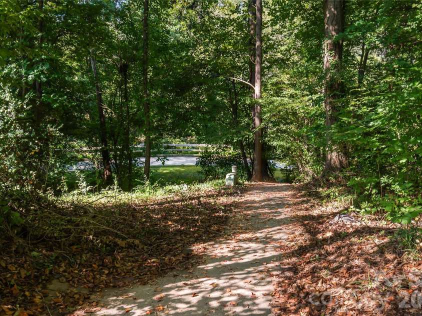 610 Ridgeway Drive, Belmont, NC 28012.  MLS# CAR4423628, YatesRealty ID 51964. 