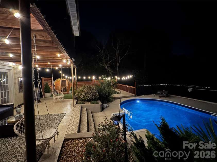 610 Ridgeway Drive, Belmont, NC 28012.  MLS# CAR4423628, YatesRealty ID 51964. 