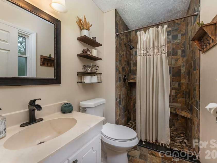 124 Oak Hill Road, Candler, NC 28715.  MLS# CAR4346369, YatesRealty ID 5197. Master Bath