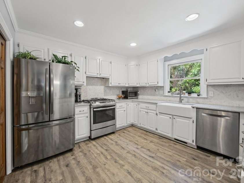 2703 Blythe Road, Waxhaw, NC 28173.  MLS# CAR4420238, YatesRealty ID 51970. Kitchen