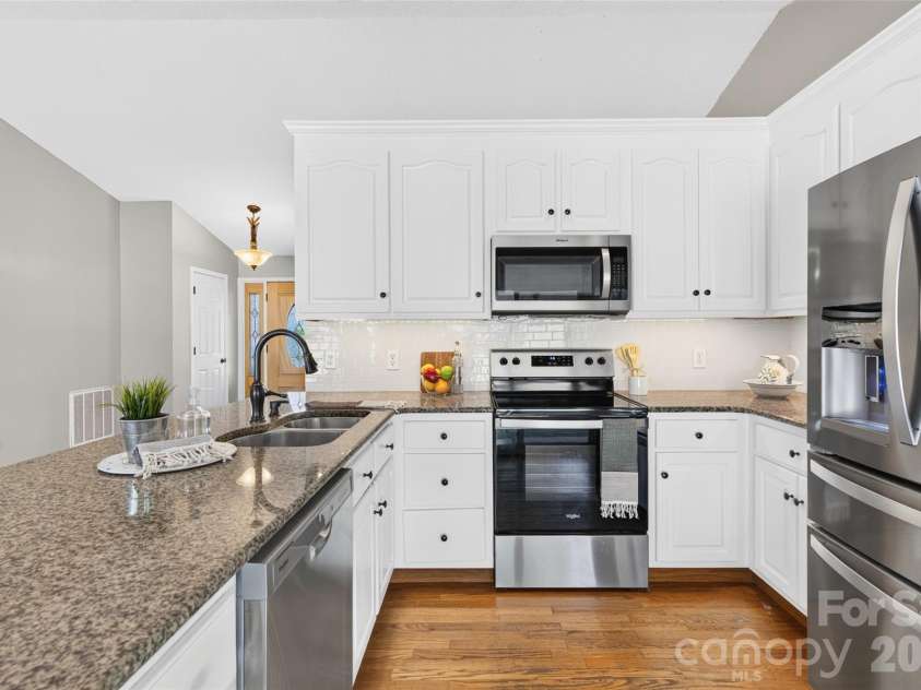 267 Carrington Lane, Salisbury, NC 28146.  MLS# CAR4421165, YatesRealty ID 51971. Kitchen