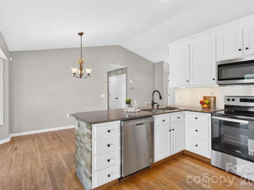 267 Carrington Lane, Salisbury, NC 28146.  MLS# CAR4421165, YatesRealty ID 51971. Kitchen  and dining