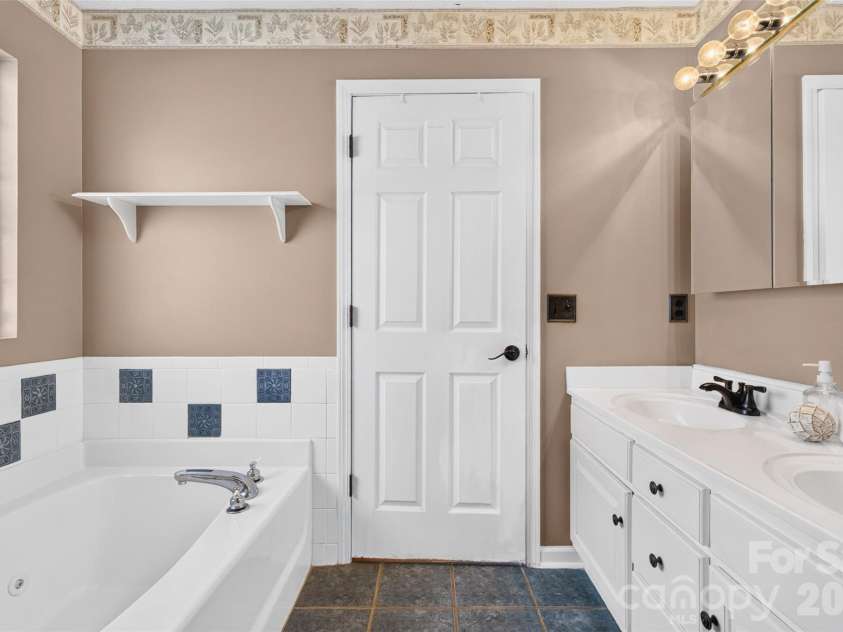 267 Carrington Lane, Salisbury, NC 28146.  MLS# CAR4421165, YatesRealty ID 51971. Primary bathroom with jetted tub