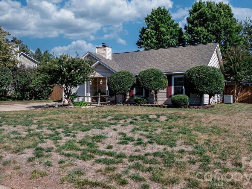 16522 Glenfurness Drive, Huntersville, NC 28078.  MLS# CAR4419979, YatesRealty ID 51974. 