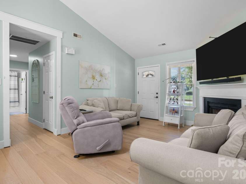 16522 Glenfurness Drive, Huntersville, NC 28078.  MLS# CAR4419979, YatesRealty ID 51974. 
