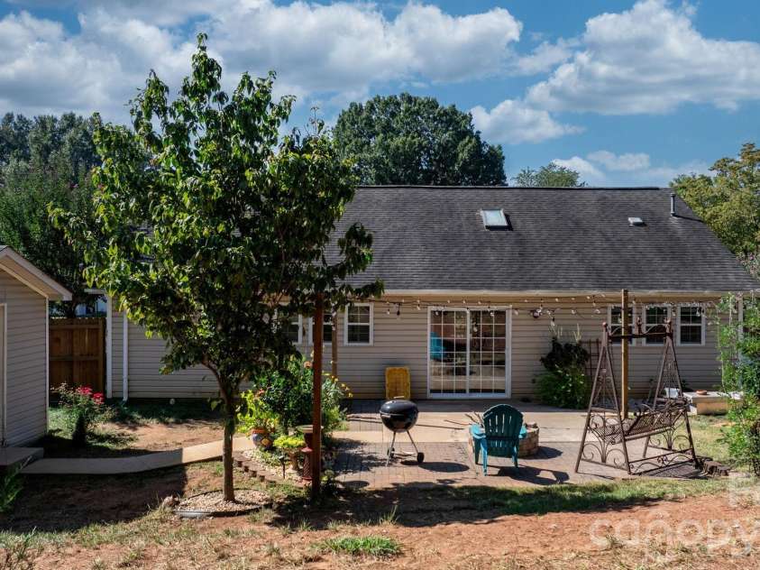 16522 Glenfurness Drive, Huntersville, NC 28078.  MLS# CAR4419979, YatesRealty ID 51974. 