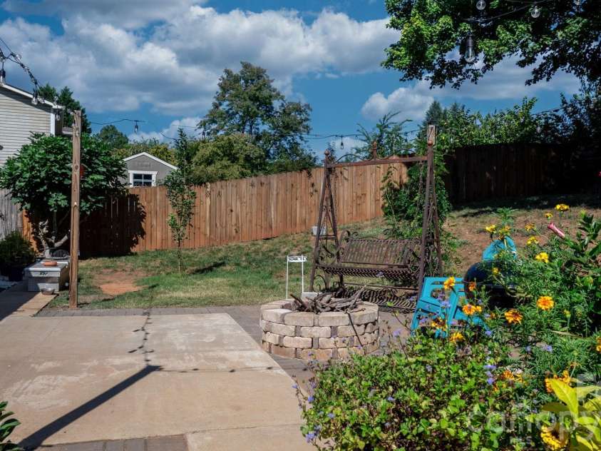 16522 Glenfurness Drive, Huntersville, NC 28078.  MLS# CAR4419979, YatesRealty ID 51974. 