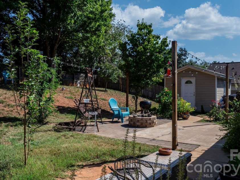 16522 Glenfurness Drive, Huntersville, NC 28078.  MLS# CAR4419979, YatesRealty ID 51974. 