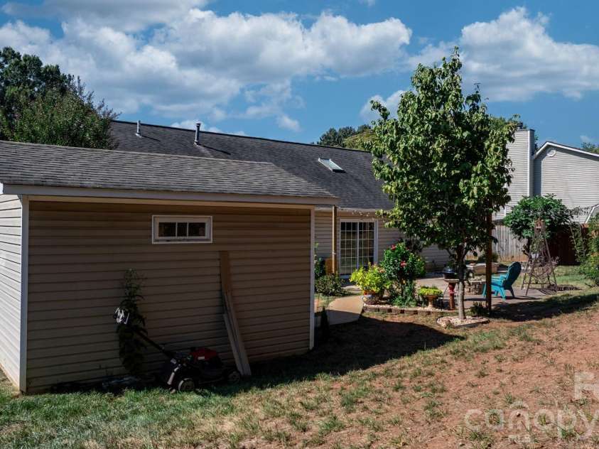 16522 Glenfurness Drive, Huntersville, NC 28078.  MLS# CAR4419979, YatesRealty ID 51974. 