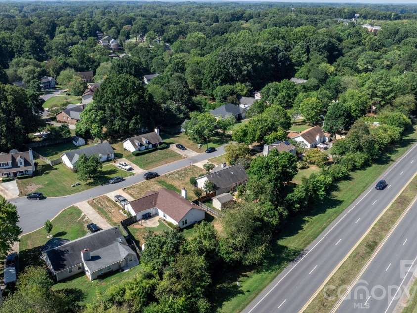 16522 Glenfurness Drive, Huntersville, NC 28078.  MLS# CAR4419979, YatesRealty ID 51974. 