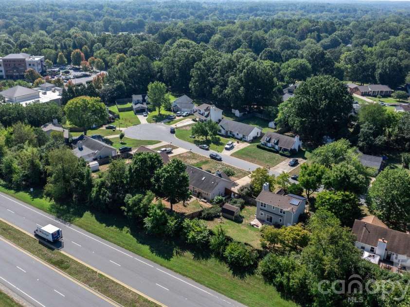 16522 Glenfurness Drive, Huntersville, NC 28078.  MLS# CAR4419979, YatesRealty ID 51974. 